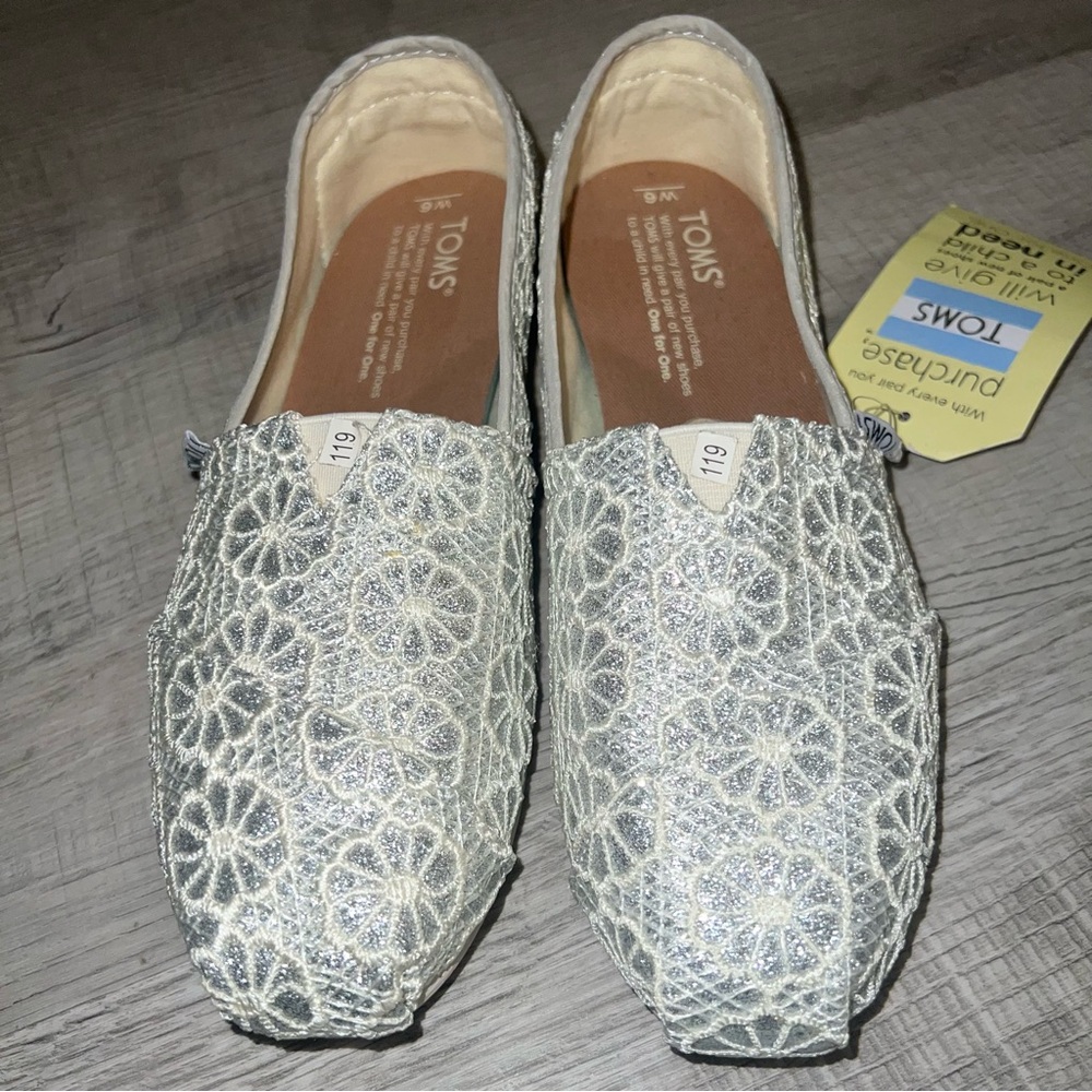 NWT TOMS Silver Lace Floral Alpargata Slip-Ons